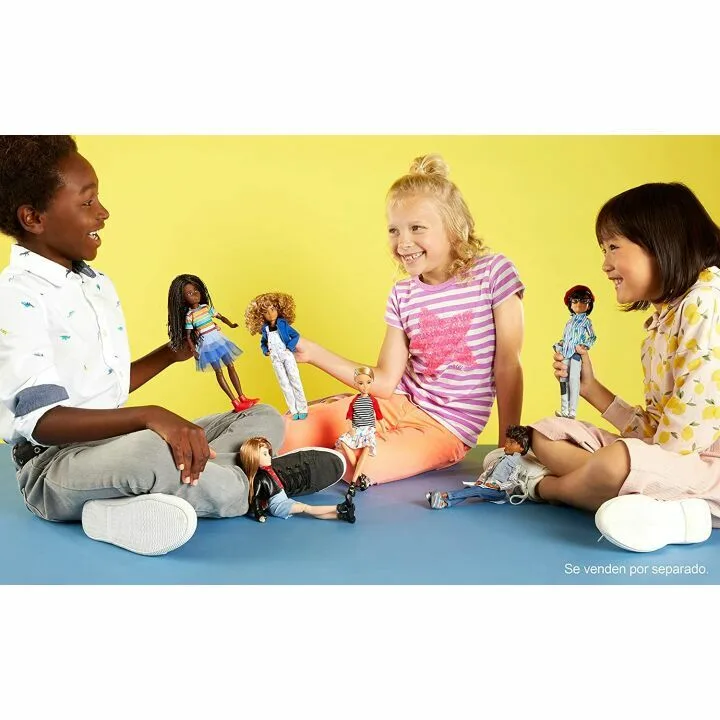 Customizable Creatable World Doll Kit with Versatile Accessories