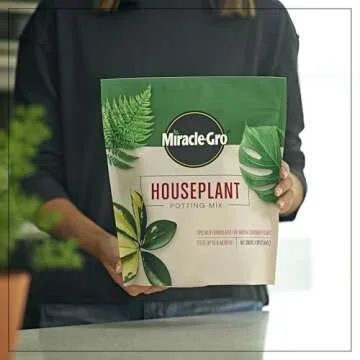 Miracle-Gro Houseplant Potting Mix: Fertilized, Perlite Soil for Indoor Gardening, Designed to Be Less Prone to Gnats, 4 qt.