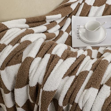Bearberry Fuzzy Checkerboard Throw Blanket for All Seasons