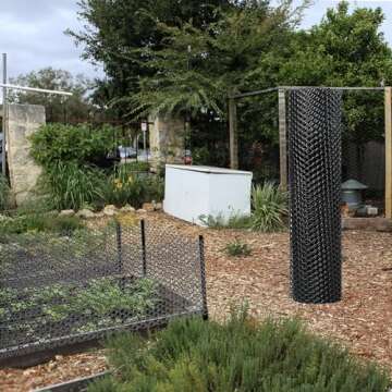 Senershuo Chicken Wire mesh 15.7IN x 10FT Black Plastic mesh Sheet Plant Fence Barrier Chicken Wire Fence Mesh Hexagonal Poultry Mesh Netting Garden Fencing Cat Fencing and Bird Netting