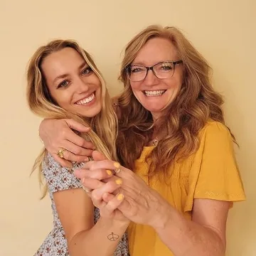 STORYJEWELLERY Mom Birthday Gifts, Gifts for Mom Birthday, Mother Birthday Gifts, Mama Gifts, Mothers Day Gifts for Mom from Daughter, Mom Bracelet, Wave Bracelet, Christmas Mom Gifts