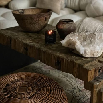 Lulu Candles: Jasmine Oud & Sandalwood Luxury Scented Soy Candle