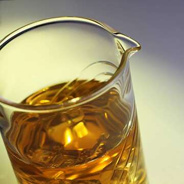 Cocktail Mixing Glass,Crystal Seamless Mixing Pitcher with Thick Bottom,Premium Stir Glass for Home and Bar,20oz, Perfect Yarai style Pitcher for Stirring Drinks