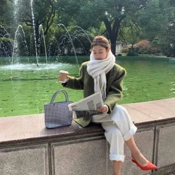 OUNIYA Oversized Plaid Scarf for Winter Fashion Chic