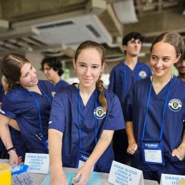 Apprentice Doctor IV & Phlebotomy Practice Kit with Online Training for Nurses & Phlebotomists. Practice & Perfect Venepuncture Skills Before Working on Real People (Updated Venipuncture Kit)