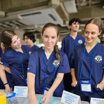 Apprentice Doctor IV & Phlebotomy Practice Kit with Online Training for Nurses & Phlebotomists. Practice & Perfect Venepuncture Skills Before Working on Real People (Updated Venipuncture Kit)