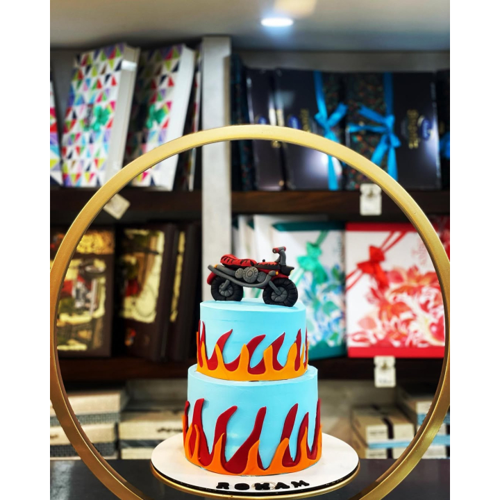 کیک سفارشی-موتورسیکلت دوطبقه-آبی قرمز-تولد-تاپر سه‌بعدی-تم آتش