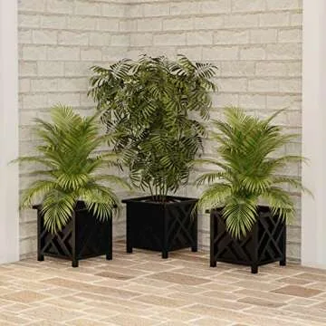 Elegant Lattice Planter Box for Outdoor Spaces