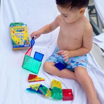CreateOn Crayola Mini Magnetic PIP-Tiles Building Set for Kids