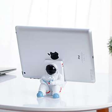 YIHONGYIPIN Cell Phone Stand Astronaut Anime Phone Holder Desktop Universal Phone Holder Compatible with Phone 14 13 12 11 Pro Xs Xs Max Xr X 8, Nintendo Switch, All Phones