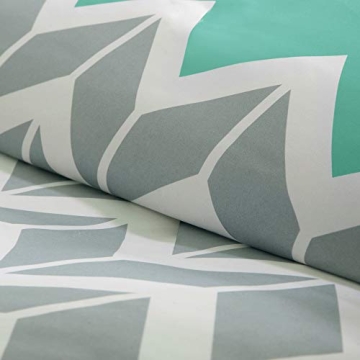 Vibrant Geometric Teal Comforter Set for All Seasons