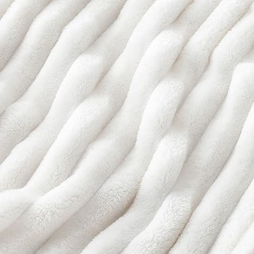 Bedsure Queen Size Ultra Soft Cozy Fleece Blanket for Women