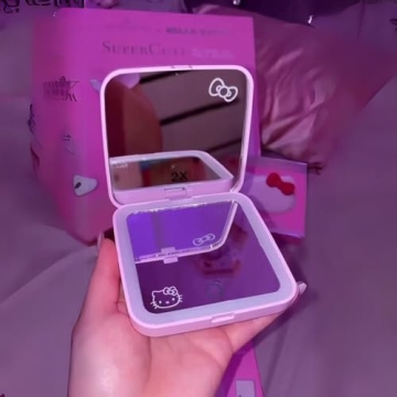 Hello Kitty Lighted Compact Makeup Mirror with Adjustable Brightness