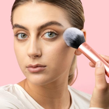 Real Techniques Ultra Plush Powder Brush for Flawless Makeup