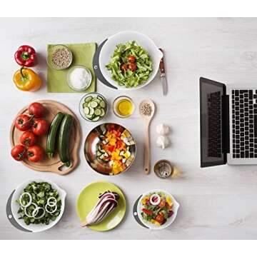 Vremi 3 Piece Plastic Mixing Bowl Set - Nesting Mixing Bowls with Rubber Grip Handles Easy Pour Spout and Non Slip Bottom - Three Sizes Small Large Capacity for Kitchen Baking Salad - White and Black