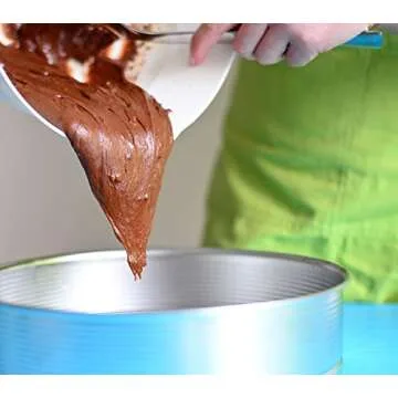 Vremi 3 Piece Plastic Mixing Bowl Set - Nesting Mixing Bowls with Rubber Grip Handles Easy Pour Spout and Non Slip Bottom - Three Sizes Small Large Capacity for Kitchen Baking Salad - White and Black