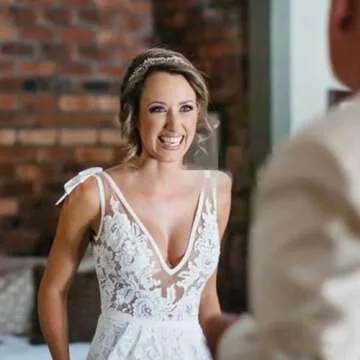 Elegant Tsbridal Mermaid Lace Wedding Dress with Pockets