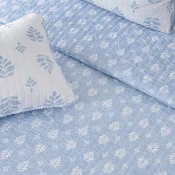 Great Bay Home Floral King Quilt Set with Shams, French Floral Bedding Set, All-Season, Lightweight Bedspread. Reversible, Farmhouse Bedding. (King, Colette)