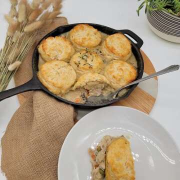 Hamilton Cornerstore Cast Iron Skillet with Cornbread Mix & Biscuit Mix - Southern Cooking Bundle - 10 Inch Pre-Seasoned Frying Pan, Non-Stick