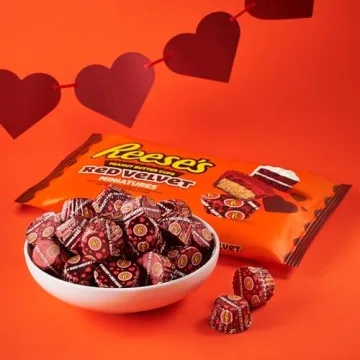 REESE'S Red Velvet Peanut Butter Cups in Festive Bag