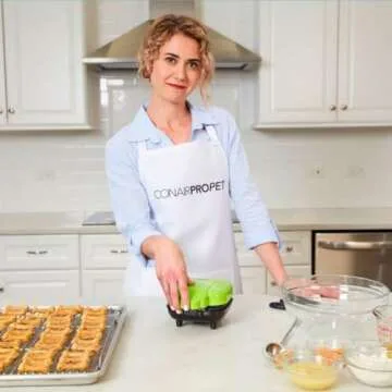 CONAIRPROPET Goodbone Dog Treat Maker, 6 Treats, Included Cuisinart Recipe Book