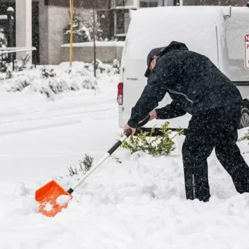 Snow Shovel, 47.5 inch Snow Shovels for Driveway with D-Grip Handle, Heavy Duty 16-inch Wide Snow Shovels for Snow Removal with Aluminum Strip Scoop, Plastic Compact Snow Shovel for Car, Outdoor