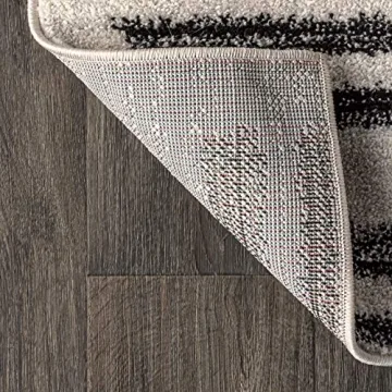 Stylish Pet-Friendly Area Rug - JONATHAN Y Khalil