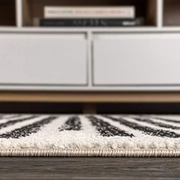 Stylish Pet-Friendly Area Rug - JONATHAN Y Khalil