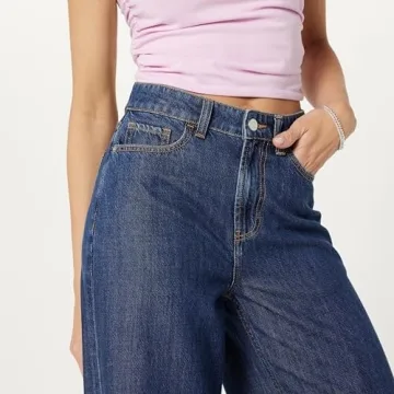 Stylish Wide-Leg Denim for Comfort and Versatility