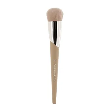 Fenty Beauty Full-Bodied Foundation Brush 110 for Seamless Makeup