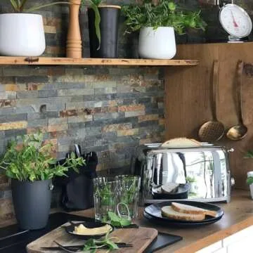 Smeg Retro 4-Slice Toaster: Stylish & Versatile