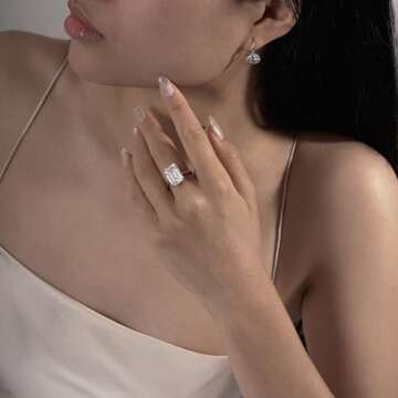 DIAMONBLISS 10-Carat Emerald Cocktail Ring for Women