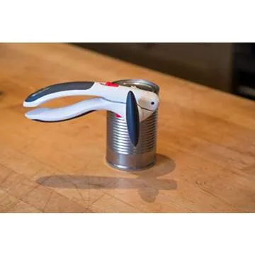 Zyliss Lock N' Lift Can Opener with Lid Lifter Magnet - Manual Can Opener with Locking Mechanism - Magnetic Can Opener - Easy-to-Turn Can Opener - White/Gray