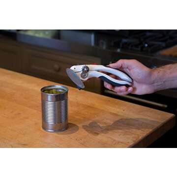 Zyliss Lock N' Lift Can Opener with Lid Lifter Magnet - Manual Can Opener with Locking Mechanism - Magnetic Can Opener - Easy-to-Turn Can Opener - White/Gray