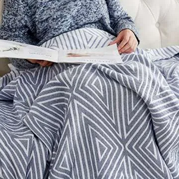 jinchan Boho 100% Cotton Blanket Muslin 50x60 Inches Lightweight 3-Layer Geometric Triangle Striped Pattern Reversible Quilt Throw Soft Breathable Comfy All Seasons for Couch Bed Decor, Blue