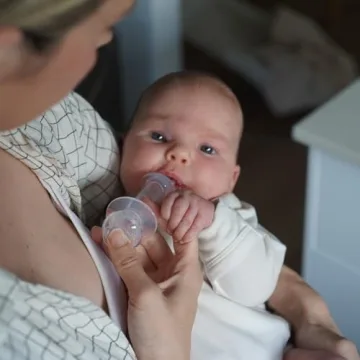 Haakaa Baby Medicine Dispenser for Safe Liquid Administration