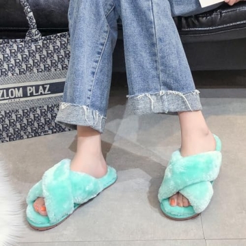 Stylish Fuzzy Fluffy Slippers for Women - Comfort & Glamour