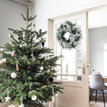 Soomeir Winter Wreath - Elegant Nature Decor for Indoors