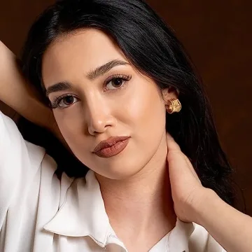 Stylish Chunky Gold Hoop Earrings for Women - Comfortable & Versatile