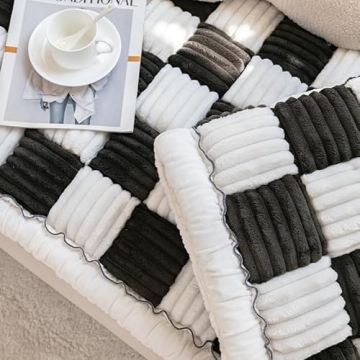 Yoovat Funny Couch Cover in Plaid Cream for Animal Lovers