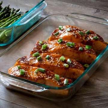 Versatile Pyrex Bakeware 2-Quart Baking/Serving Dish