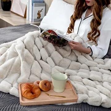 Cozy Bliss Faux Fur Throw Blanket for Couch, Cozy Soft Plush Thick Winter Blanket for Sofa Bedroom Living Room, 50 * 60 Inches Beige