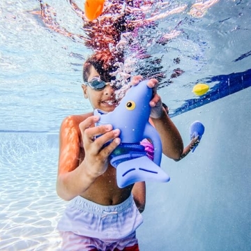 Melissa & Doug Spark Shark Fish Hunt Pool Game for Kids