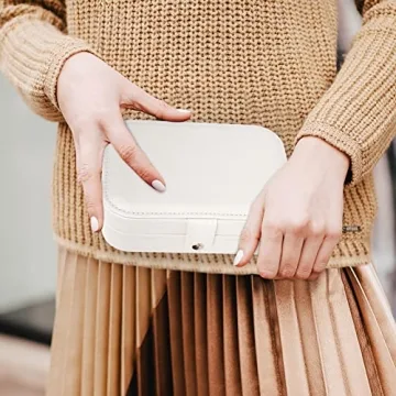 Chic FEISCON Travel Jewelry Box for Jewelry Lovers