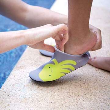 bblüv - Shoöz - Unisex Kids Neoprene Protective Outdoor Water Shoes for Beach or Pool, Protects from Rough Surfaces, Hot Sand, Soft and Durable Water Shoes with Flexible Soles, Grey L (4-5 Years)