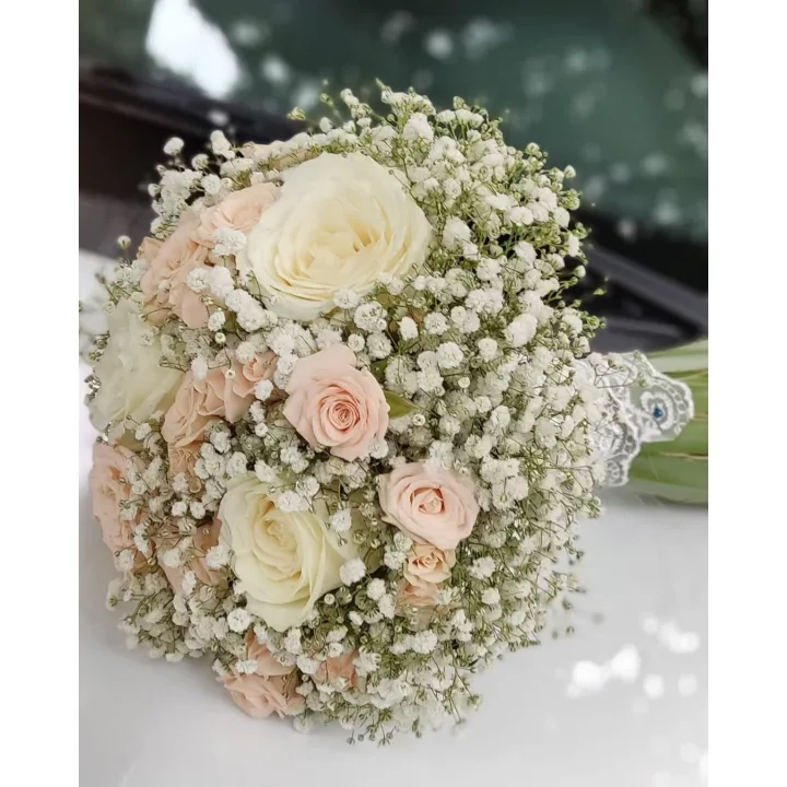 دسته‌گل عروس با رز سفید، رز مینیاتوری گلبهی