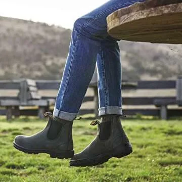 Blundstone 587 Unisex Chelsea Boot with Waterproof Leather
