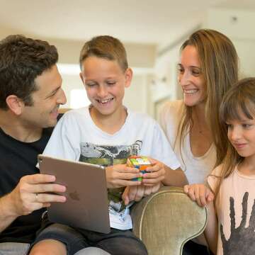 GoCube: Bluetooth Connected STEM Puzzle Cube