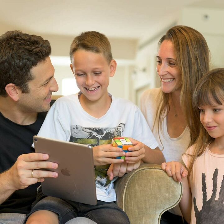 GoCube: Bluetooth Connected STEM Puzzle Cube