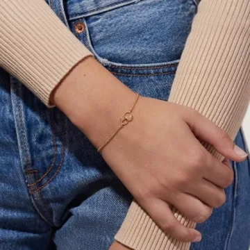 Elegant Interlocking Circles Bracelet for Women - Gold Jewelry